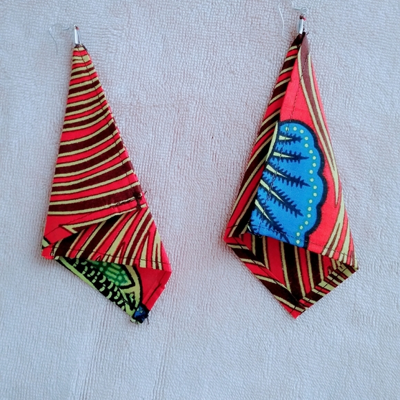 ■ 3/$10Multicolor Wax Fabric Earrings - Picture 2 of 3